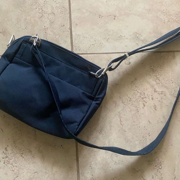 New Travelon navy crossbody - Picture 2 of 7